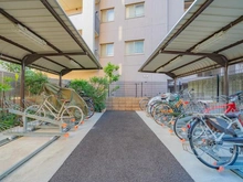 【神奈川県/川崎市中原区上丸子八幡町】ルジェンテ新丸子 駐輪場