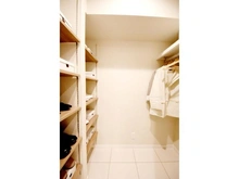 【東京都/港区三田】ディアクオーレ白金高輪 マルチウォークインクローゼット