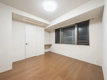 【東京都/港区麻布狸穴町】ブランズ麻布狸穴町 サービスルーム（納戸）