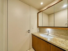 【東京都/港区麻布狸穴町】ブランズ麻布狸穴町 洗面室