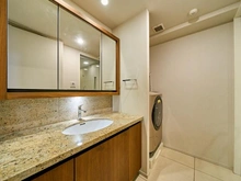 【東京都/港区麻布狸穴町】ブランズ麻布狸穴町 洗面室