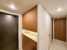 【東京都/港区麻布狸穴町】ブランズ麻布狸穴町 玄関