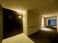 【東京都/港区麻布狸穴町】ブランズ麻布狸穴町 共用部：内廊下設計です