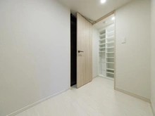 【東京都/目黒区原町】パークホームズ西小山 玄関：シューズインクローゼット