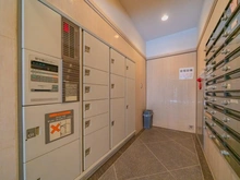 【東京都/渋谷区恵比寿西】グランディ代官山 左：宅配BOX　右：メールBOX