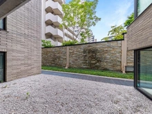 【東京都/港区白金】グランドメゾン白金 バルコニー：前面が隣地戸建のお庭部分になっており、南西向きからの採光・陽当りがございます