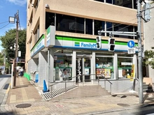 【東京都/新宿区白銀町】クレッセント神楽坂 ファミリーマート 神楽坂上店（現地より約380m）