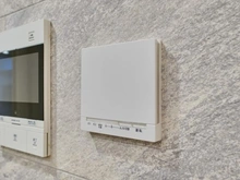 【東京都/港区南青山】グランドヒルズ南青山 操作パネル：テレビモニター付きインターホンと床暖房操作パネル