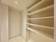 【東京都/渋谷区南平台町】グランツオーベル南平台 収納：キッチン横
