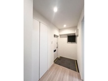 【東京都/狛江市和泉本町】クィーポ狛江 玄関：リフォーム中