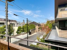 【東京都/目黒区上目黒】諏訪山ハウス 眺望：洋室から(ズーム無し）