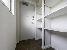 【東京都/渋谷区恵比寿】恵比寿ブルーメ キッチン：キッチン裏収納（勝手口あり）