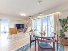 【神奈川県/川崎市中原区丸子通】ジオ新丸子 リビング・ダイニング：２面採光の明るいリビング・ダイニング