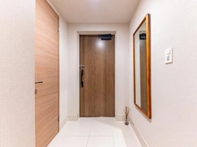 【神奈川県/川崎市中原区丸子通】ジオ新丸子 玄関：シューズインクローゼット有