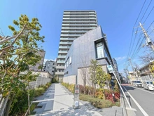 【東京都/調布市東つつじケ丘】リビオつつじヶ丘タワーレジデンス 外観：手前側：商業棟　奥側：住居棟