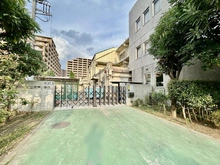 【東京都/世田谷区上祖師谷】パークホームズ千歳烏山ガーデンズコート EAST棟 世田谷区立塚戸小学校（現地より約760m）：現地より徒歩約10分