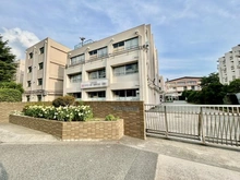 【東京都/世田谷区上祖師谷】パークホームズ千歳烏山ガーデンズコート EAST棟 千歳中学校（現地より約410m）：現地より徒歩約6分