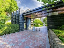 【東京都/世田谷区桜上水】桜上水ガーデンズ　 E棟 エントランス