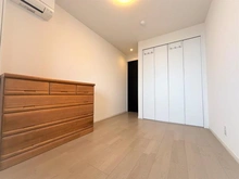 【東京都/新宿区西早稲田】西早稲田パークタワー 洋室：各居室にクローゼットがあります。