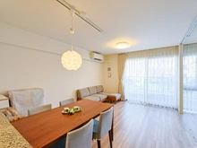 【東京都/調布市緑ケ丘】プラウド仙川緑ケ丘 リビング・ダイニング：（右）洋室