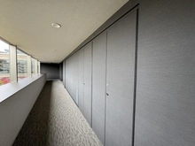 【東京都/世田谷区桜】レジデンスコート馬事公苑 トランクルーム：玄関横にはトランクルームが付設されております