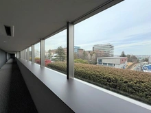 【東京都/世田谷区桜】レジデンスコート馬事公苑 廊下：内廊下からは東京農業大学を望みます
