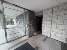 【東京都/世田谷区桜】レジデンスコート馬事公苑 エントランス：ダブルオートロックのセキュリティーシステム