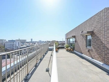 【東京都/世田谷区桜丘】パークハウス世田谷桜丘 ルーフバルコニー：53.40m2のルーフバルコニーを是非現地でご覧ください。