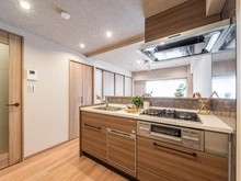 【東京都/世田谷区宮坂】経堂コンド キッチン：食洗器付きシステムキッチン。
家具付きの価格となります。