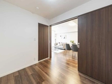 【東京都/世田谷区代田】マストレジデンス世田谷代田 洋室：奥：LDK