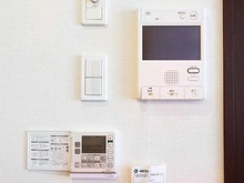 【東京都/世田谷区代田】マストレジデンス世田谷代田  モニター付きインターホン：床暖房のスイッチ