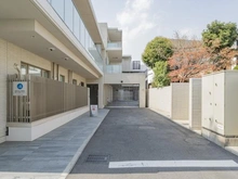 【東京都/世田谷区代田】プラウド世田谷代田 敷地内：防犯カメラを敷地内の複数個所に設置