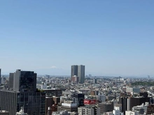 【東京都/品川区東五反田】パークタワーグランスカイ 眺望：バルコニーより、富士山を望む【ズームあり】
※天候による