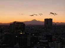 【東京都/品川区東五反田】パークタワーグランスカイ 眺望：バルコニーより、富士山を望む【ズームあり】
※天候による