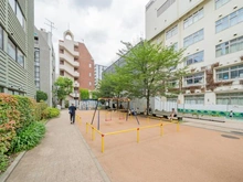 【東京都/中央区日本橋富沢町】エクセルシオール日本橋 久松児童公園（現地より約60m）