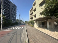 【東京都/狛江市東野川】ライオンズステージ喜多見ガーデンシティ 前面道路