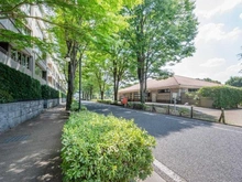 【東京都/世田谷区成城】パークシティ成城 F棟 前面道路