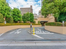 【東京都/豊島区西池袋】ザ・タワー・グランディア 駐車場：駐車場入口（有償）