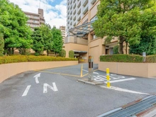 【東京都/豊島区西池袋】ザ・タワー・グランディア 駐車場：駐車場入口（有償）