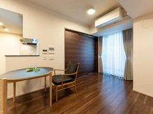 【東京都/渋谷区恵比寿】ザ・パークハウス恵比寿 リビング・ダイニング：10.2帖LD・西向き