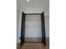 【東京都/渋谷区恵比寿西】日商岩井代官山マンション 収納：約5.4帖の洋室（南側）