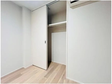 【東京都/渋谷区猿楽町】サンビューハイツ渋谷 収納：納戸（サービスルーム）には収納スペースがございます。