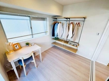 【東京都/新宿区山吹町】ベルディ早稲田東 洋室：（右）リビングダイニング