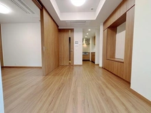 【東京都/文京区本郷】プラウドタワー本郷東大前 リビング・ダイニング：(左)洋室
新築分譲時造作家具設置