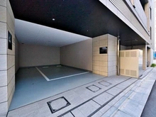 【東京都/文京区本郷】オープンレジデンシア本郷後楽園 駐車場：車両出入口
