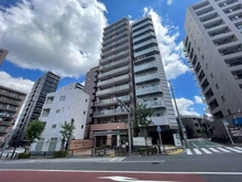 【東京都/文京区千駄木】クリオ千駄木動坂 外観：写真中央茶色の建物