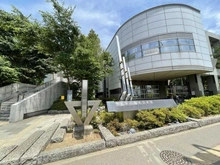 【千葉県/千葉市稲毛区小仲台】プラウドタワー稲毛 千葉市稲毛図書館（現地より約700m）