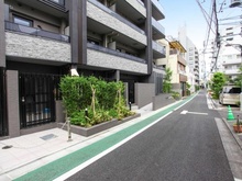 【東京都/文京区千駄木】オープンレジデンシア千駄木フロントコート 前面道路