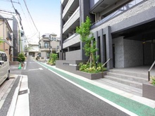 【東京都/文京区千駄木】オープンレジデンシア千駄木フロントコート 前面道路