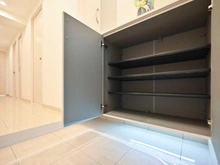 【東京都/足立区梅田】プライムスクエア―梅島 玄関：シューズボックス